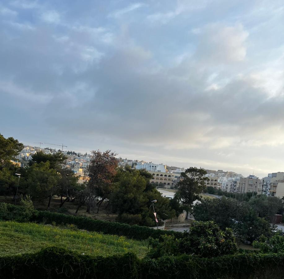 Guesthouse No. 48 Msida Bagian luar foto